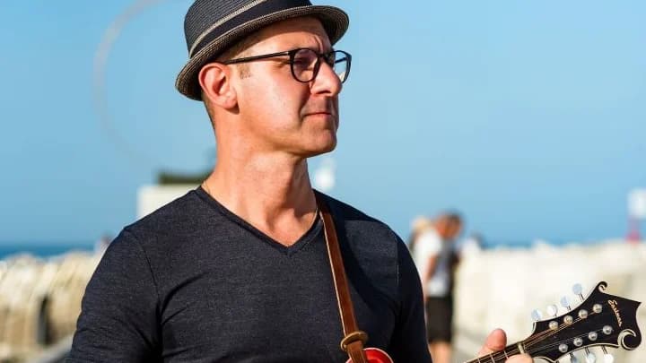 Intimo, poetico e sincero: esce il 9 maggio l’album “Se” del cantautore Kriss Corradetti