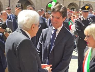 25 APRILE, MATTARELLA A SAN SEVERINO MARCHE: MEMORIA, LIBERTÀ E DIFESA DELLA DEMOCRAZIA AL CENTRO DELL’INTERVENTO DEL PRESIDENTE ACQUAROLI