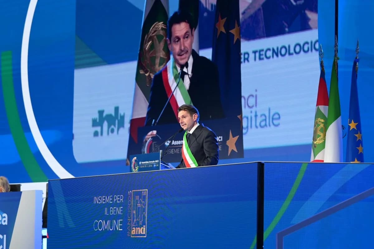 Ascoli Piceno - Il sindaco Fioravanti ha aperto l'Assemblea dell'Anci a Bologna davanti a Mattarella