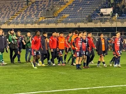 In attesa del big match del 30 marzo il divario tra le prime due della classifica torna a cinque lunghezze